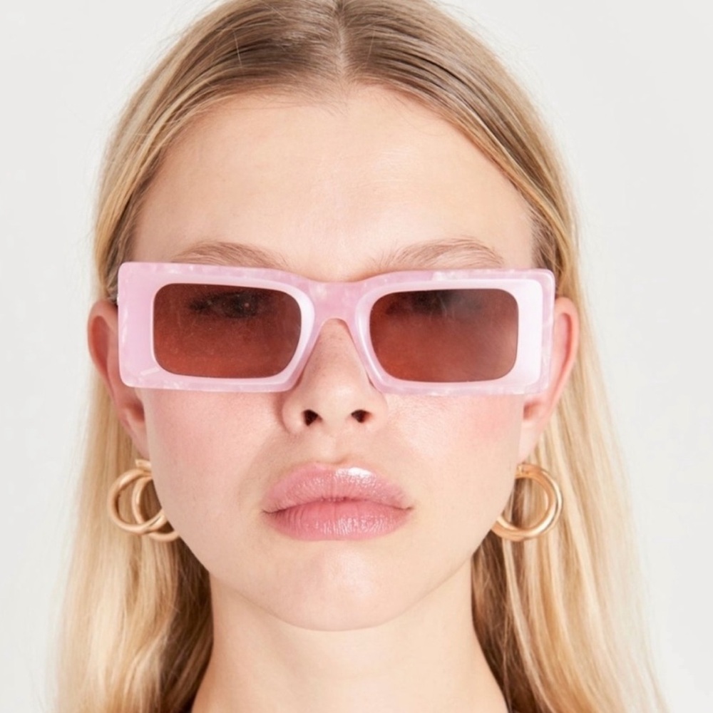 Cult Gaia Hera Sunglasses in Pink